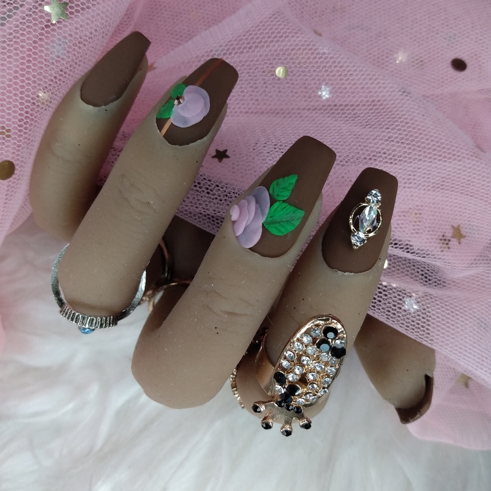 Press on nails (medium coffin)